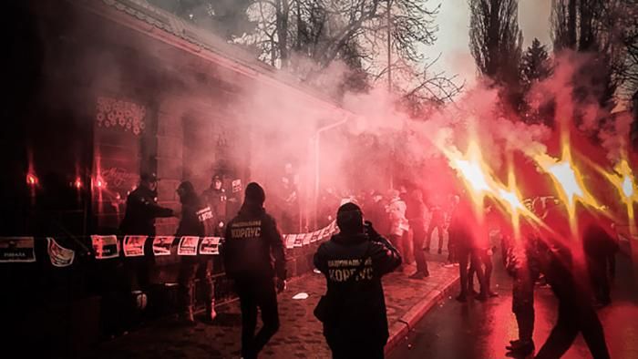 Поліція побилася з активістами "Національного корпусу" на Полтавщині: відео Поліція побилася з активістами "Національного корпусу" на Полтавщині: відео