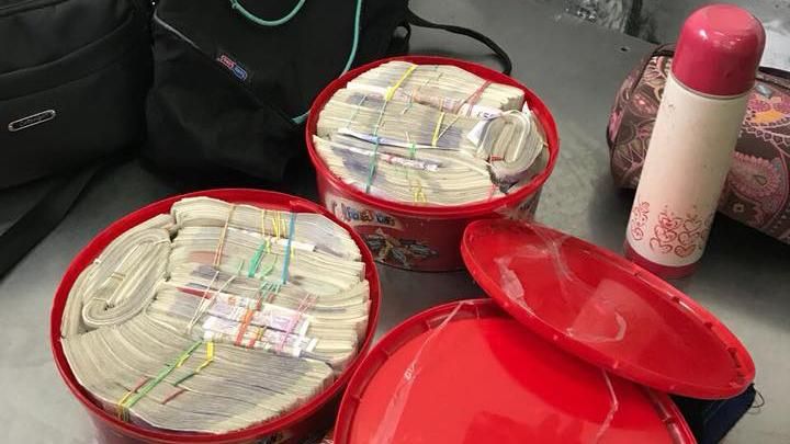 Украинец в коробках из-под конфет пытался вывезти почти четверть миллиона долларов