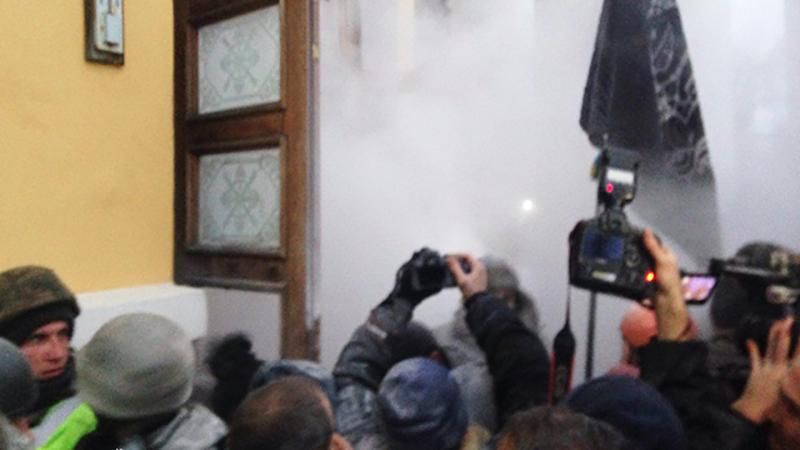 В полиции обнародовали свою версию событий под бывшим Октябрьским дворцом в Киеве