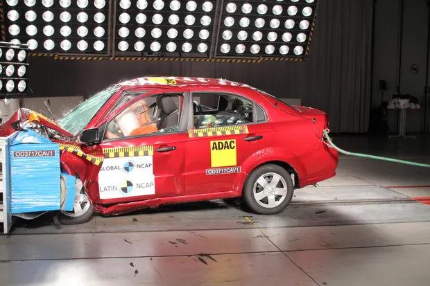 Краш-тест Chevrolet Aveo: подушки не помогли Краш-тест Chevrolet Aveo: подушки не помогли