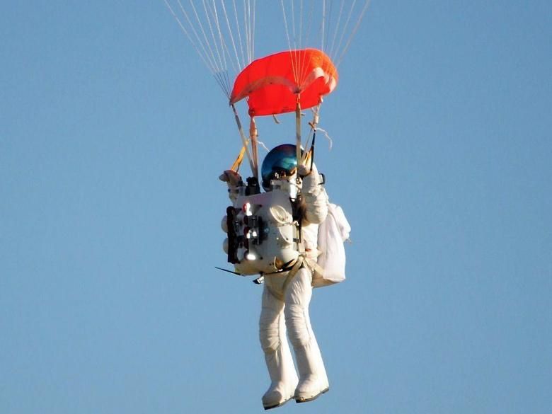 Алан Юстас – людина, яка стрибнула з парашутом зі стратосфери