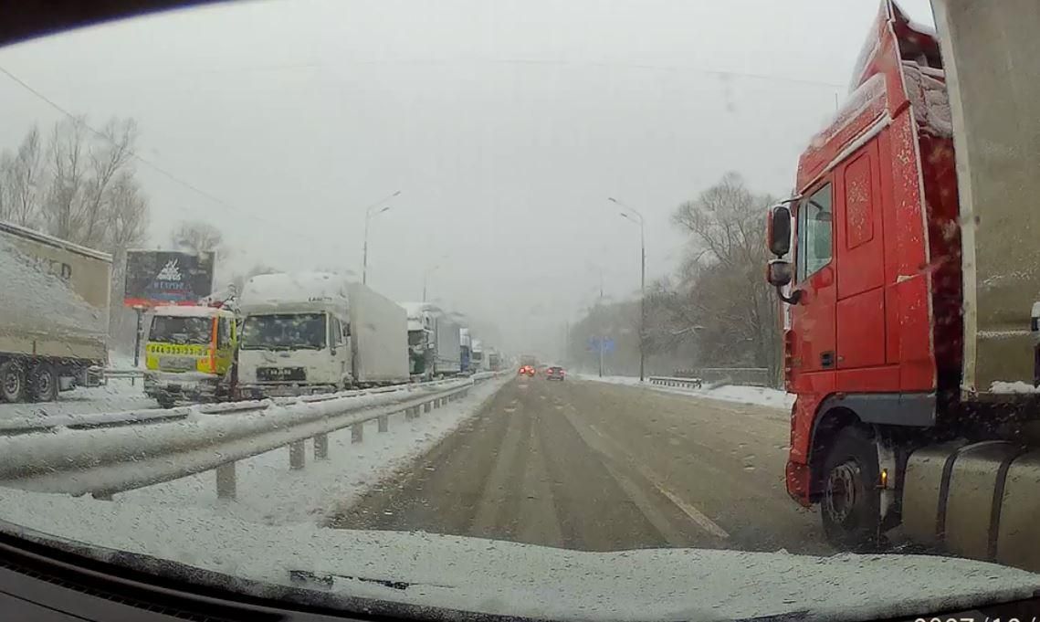 Киев стоит: фуры заблокировали въезд - 18 декабря 2017 - Телеканал новостей 24 Киев стоит: фуры заблокировали въезд - 18 декабря 2017 - Телеканал новостей 24