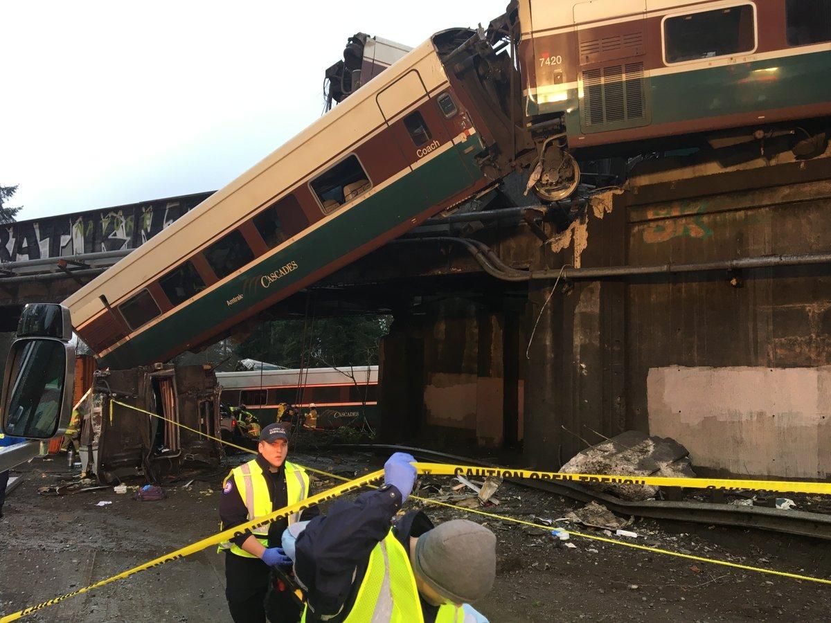 Залізнична аварія у США: троє загиблих та чимало поранених