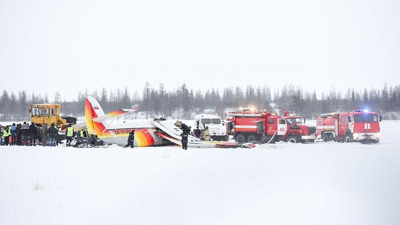 В России упал пассажирский самолет: есть жертвы