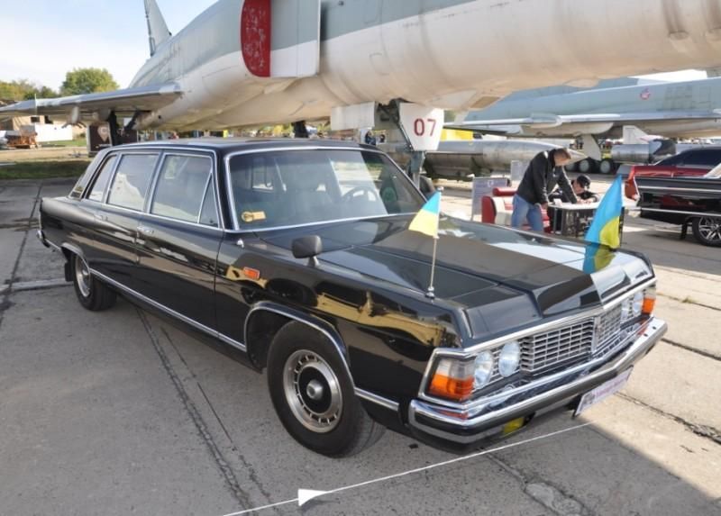 Кабмин продает три "Чайки" и четыре Mercedes-Benz Кабмин продает три "Чайки" и четыре Mercedes-Benz