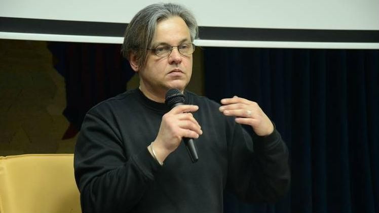 Известный журналист нашел у себя "жучок" Известный журналист нашел у себя "жучок"