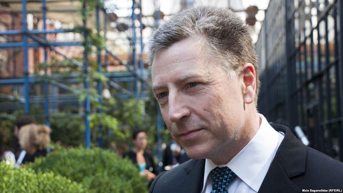 Переговори з бойовиками на Донбасі щодо миротворців лише затягнуть конфлікт, – Волкер