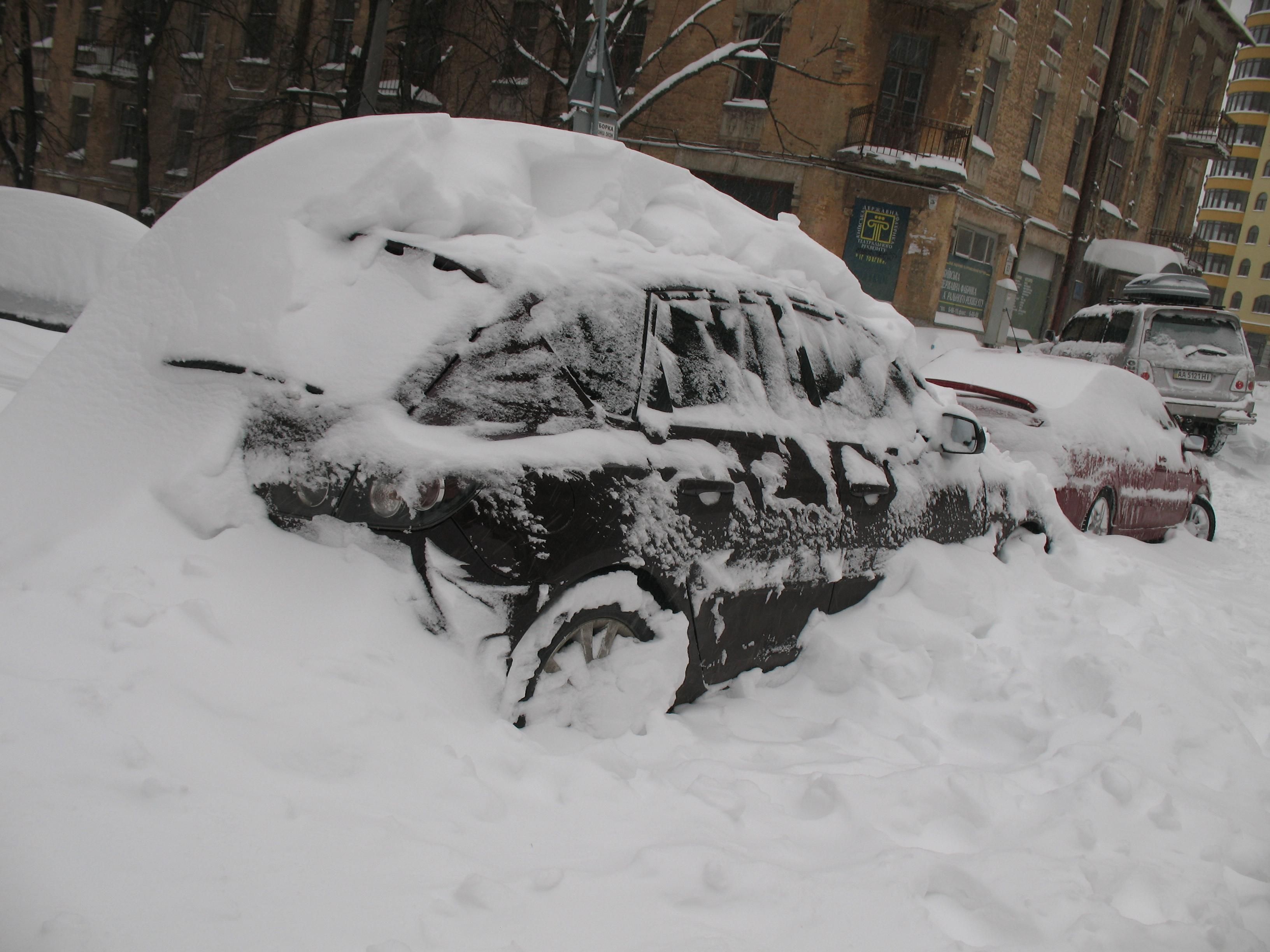 Чем очистить машину от снега