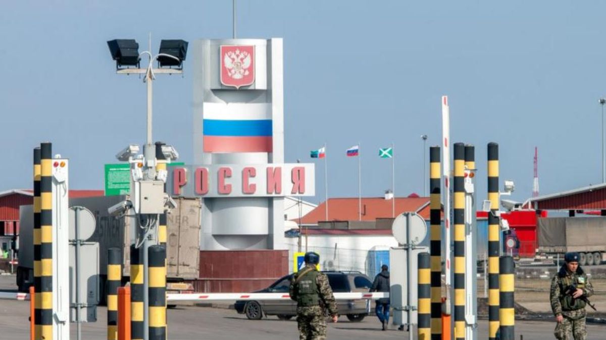 Російські офіцери із СЦКК на Донбасі повернулися в РФ Російські офіцери із СЦКК на Донбасі повернулися в РФ