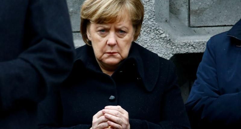 Час виправити помилки, – Меркель вперше зустрілась із родичами загиблих після торішнього теракту Час виправити помилки, – Меркель вперше зустрілась із родичами загиблих після торішнього теракту