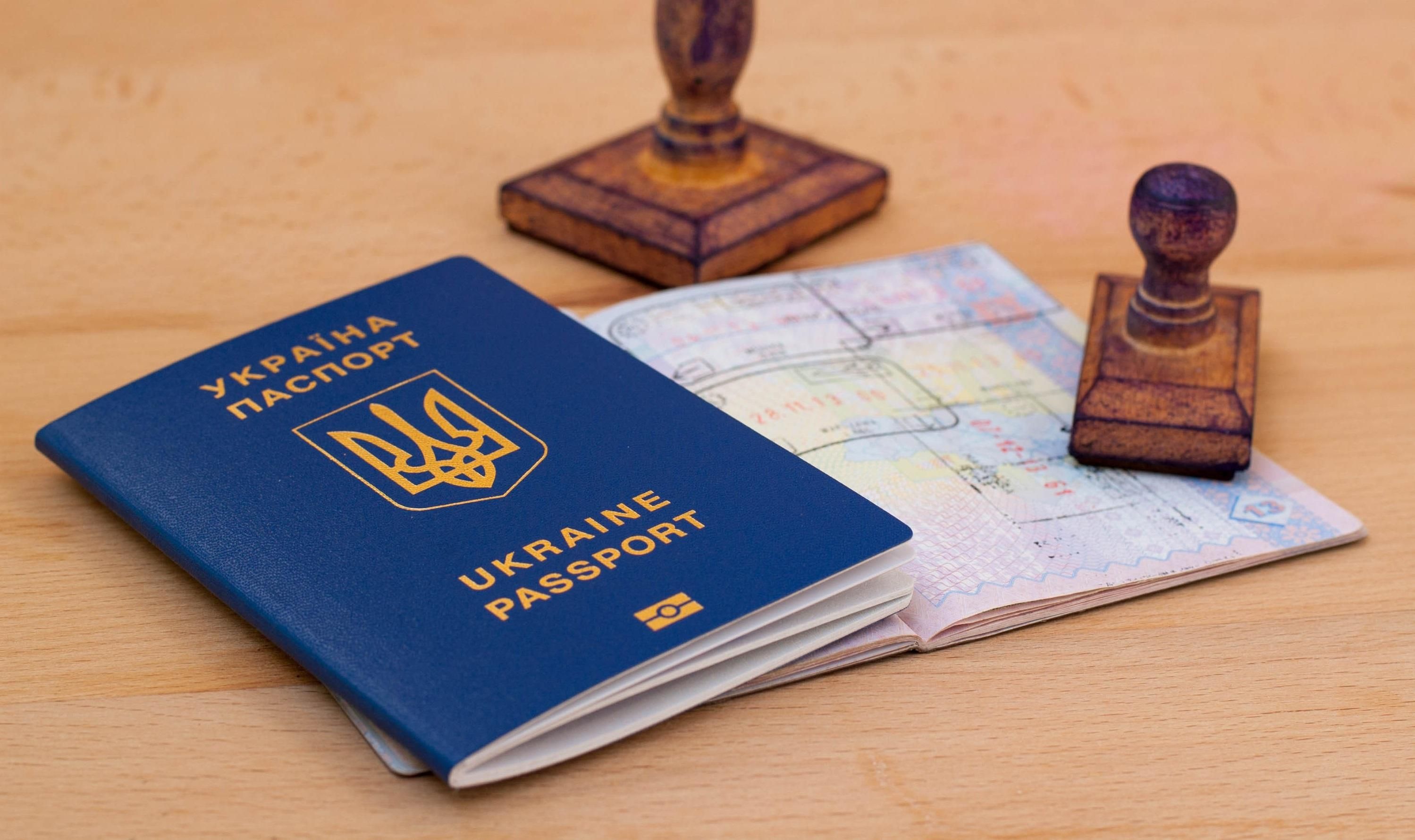 Єврокомісія оприлюднила шість вимог для збереження безвізу Єврокомісія оприлюднила шість вимог для збереження безвізу