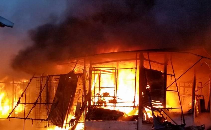 У Запоріжжі на центральному ринку сталася масштабна пожежа У Запоріжжі на центральному ринку сталася масштабна пожежа