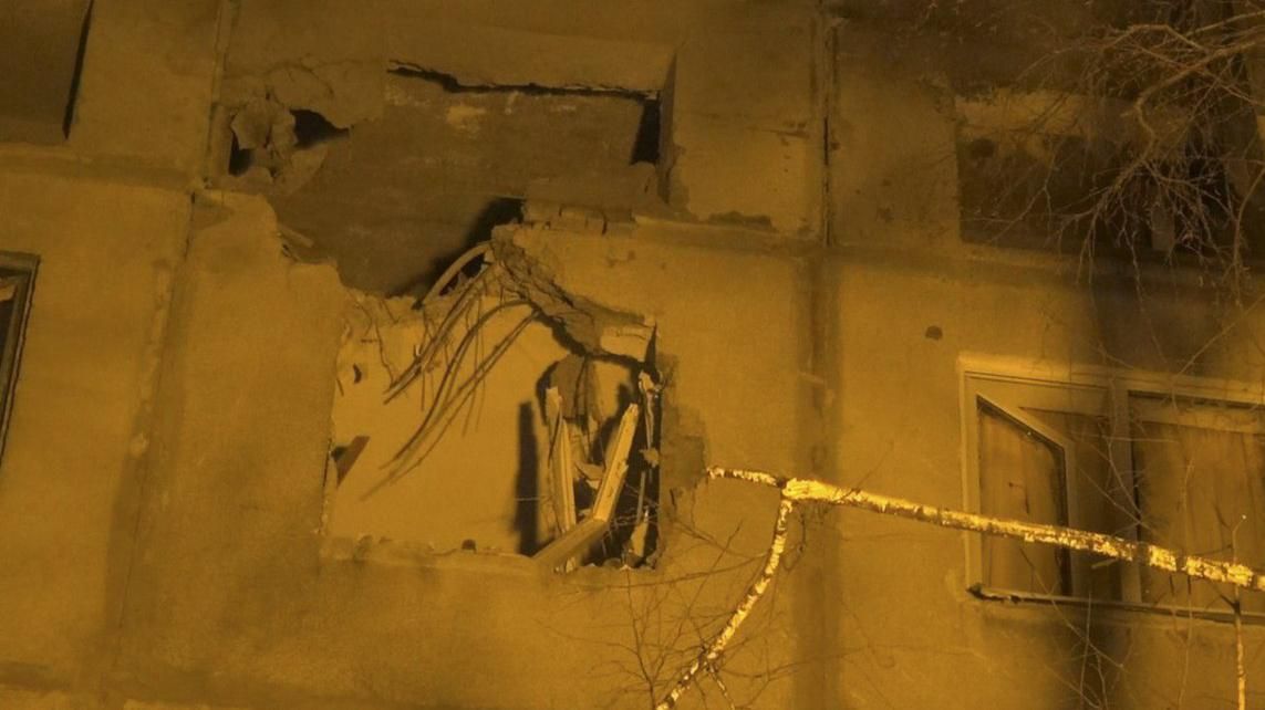 У мережі показали зухвалий смертельний обстріл українського містечка з боку терористів У мережі показали зухвалий смертельний обстріл українського містечка з боку терористів