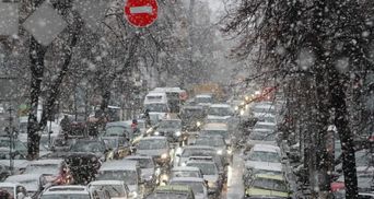 Непогода парализовала Киев: в центре столицы не работают светофоры