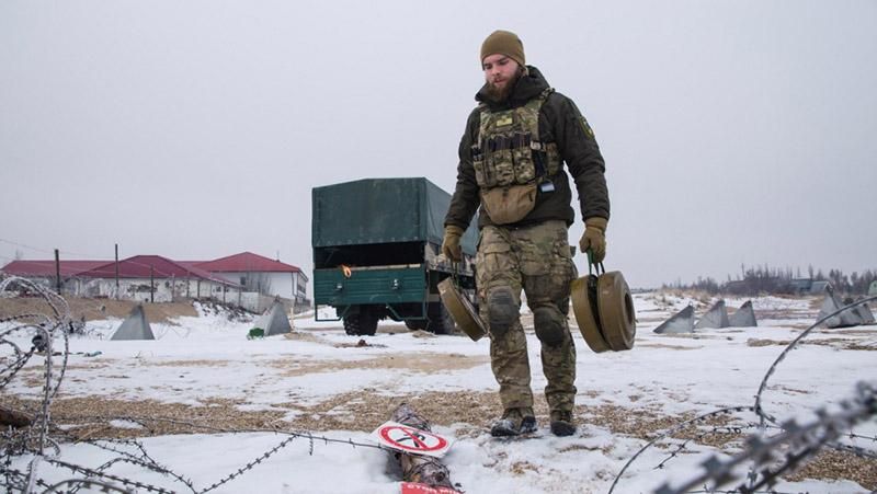 На Світлодарській дузі терористи залишили українцям "подарунки": постраждали військові