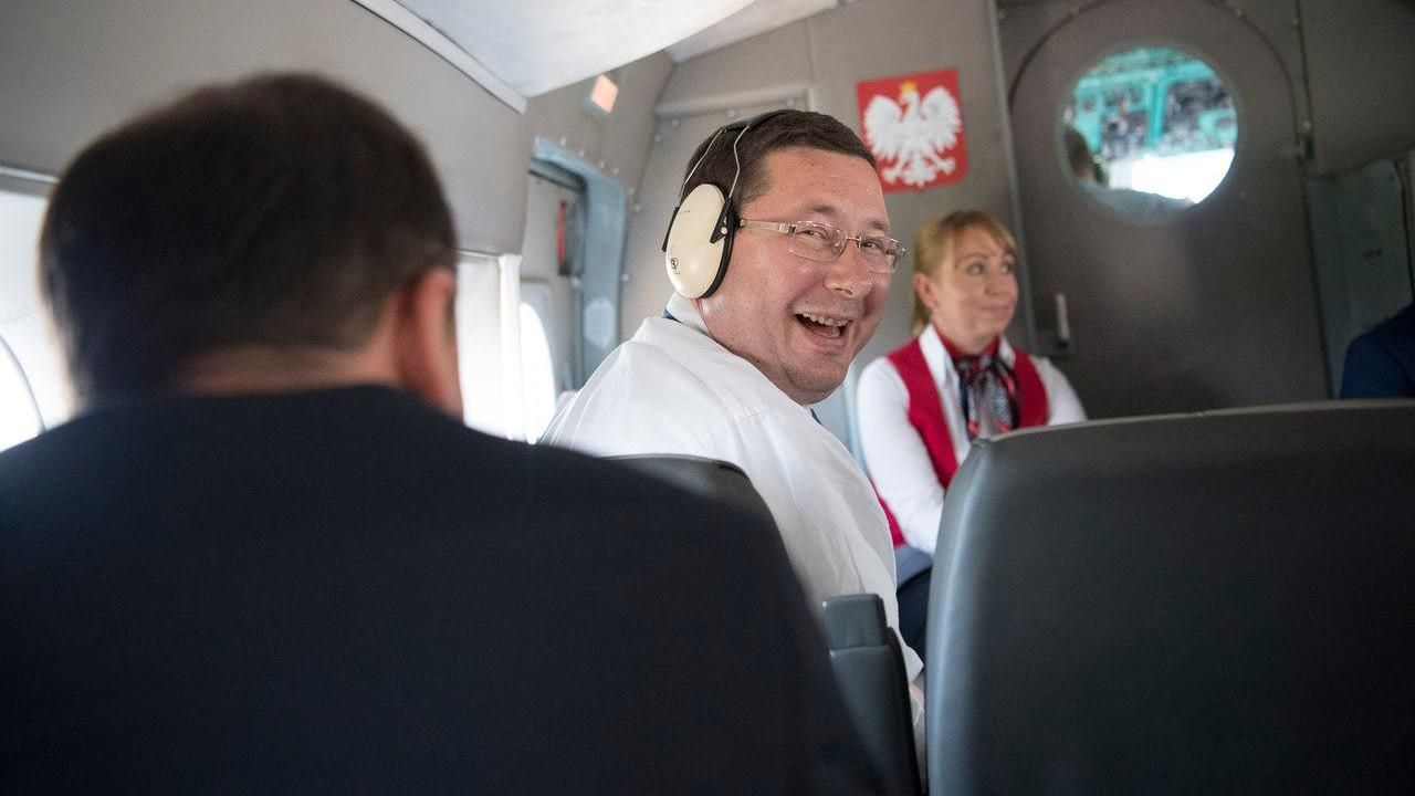 Чи є перекладач Гройсмана Єжов агентом Кремля: екс-радник МВС висловив сумніви Чи є перекладач Гройсмана Єжов агентом Кремля: екс-радник МВС висловив сумніви