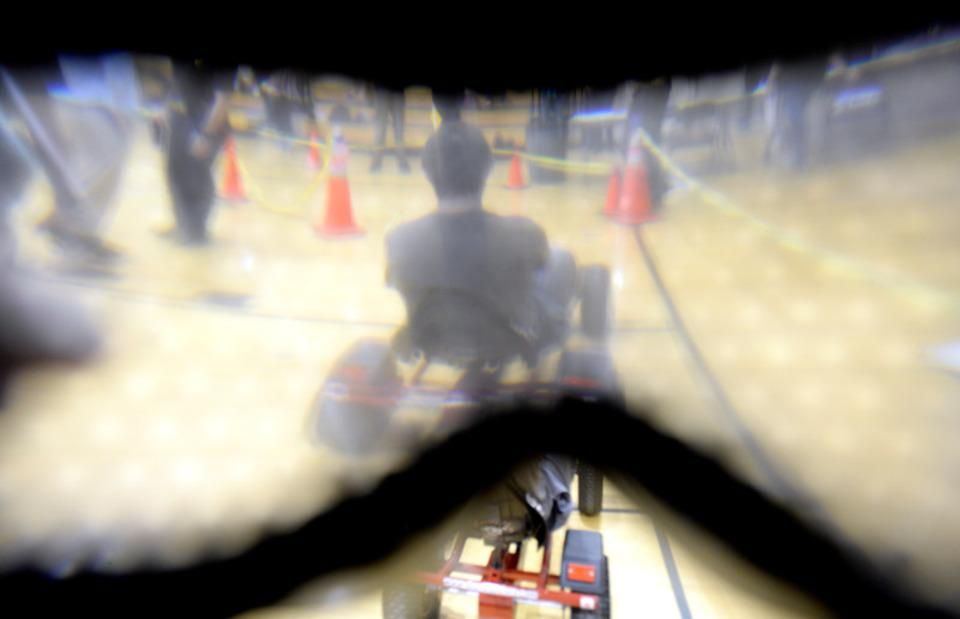 П'яний погляд тверезої людини: учні автошкіл випробували на собі новий гаджет П'яний погляд тверезої людини: учні автошкіл випробували на собі новий гаджет