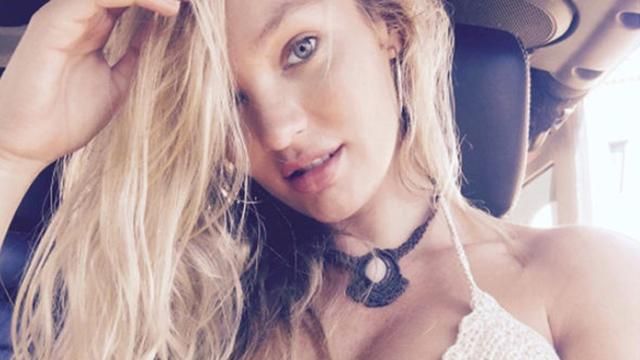 Модель Victoria's Secret знялася топлес у новорічній фотосесії