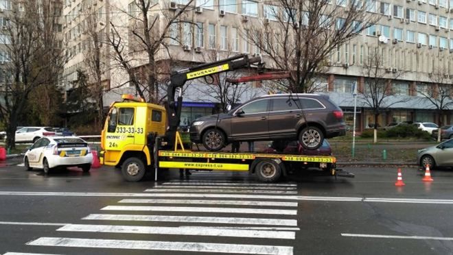 Как нельзя парковаться и какой штраф за это светит: новые правила