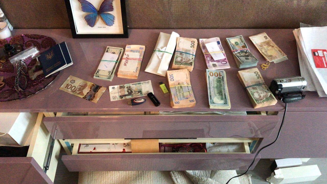 "Не растерялся": в Киеве понятой во время обыска украл 20 тысяч гривен