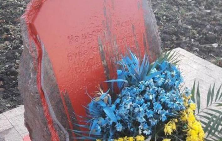 Неизвестные осквернили памятник бойцам АТО в Одессе: фото