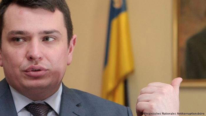 Тиск на НАБУ: чому не вщухає війна проти антикорупціонерів Тиск на НАБУ: чому не вщухає війна проти антикорупціонерів