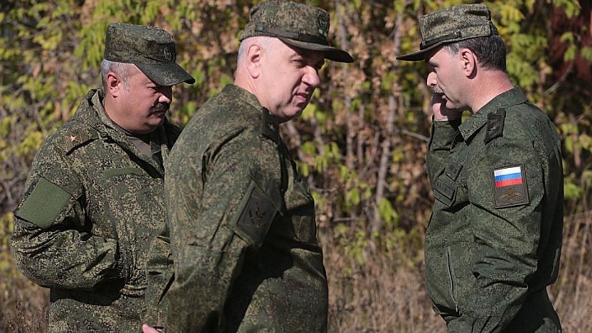 Польша осудила вывод российских офицеров из Донбасса Польша осудила вывод российских офицеров из Донбасса