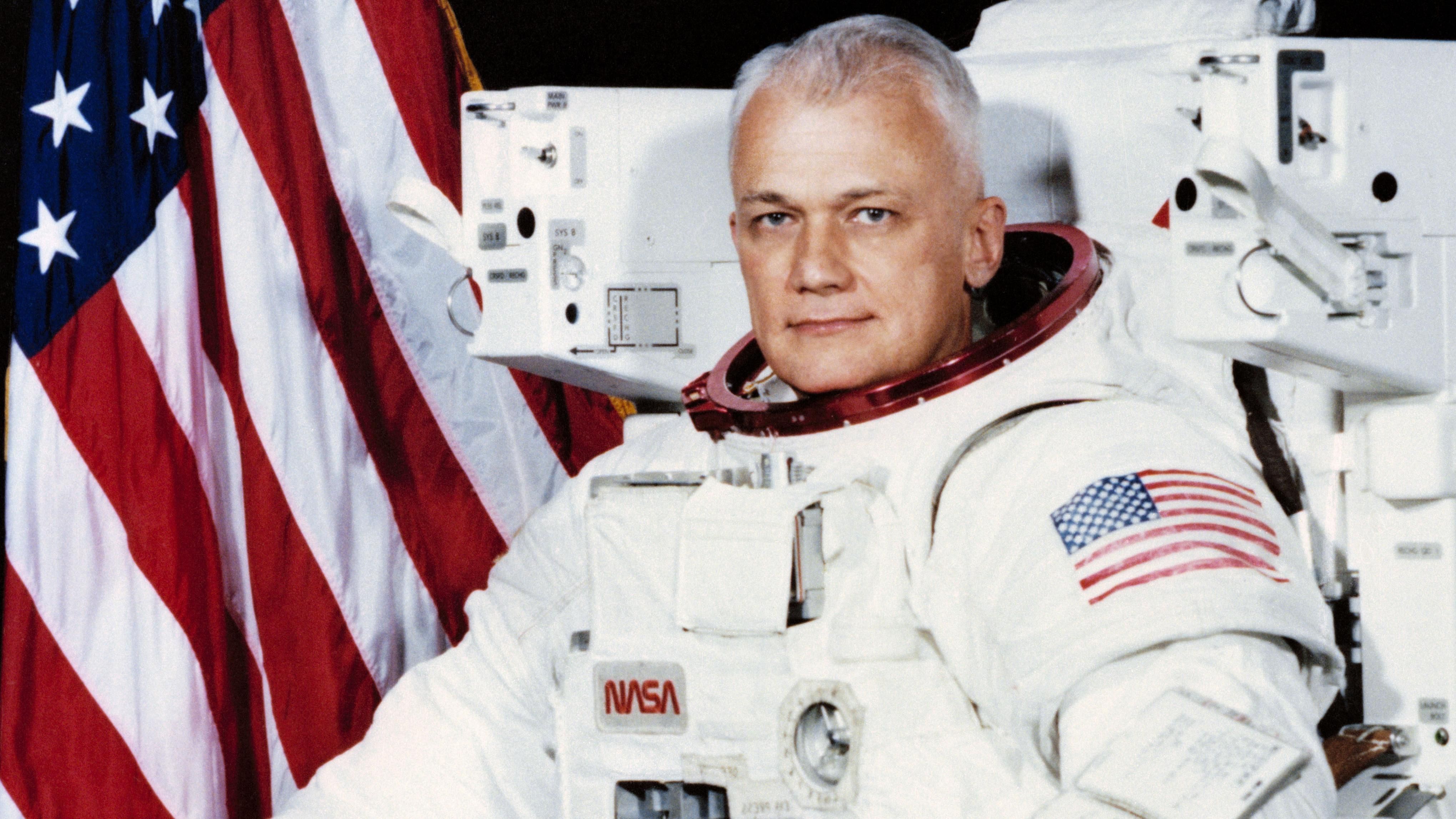 Ушел из жизни великий астронавт Ушел из жизни великий астронавт