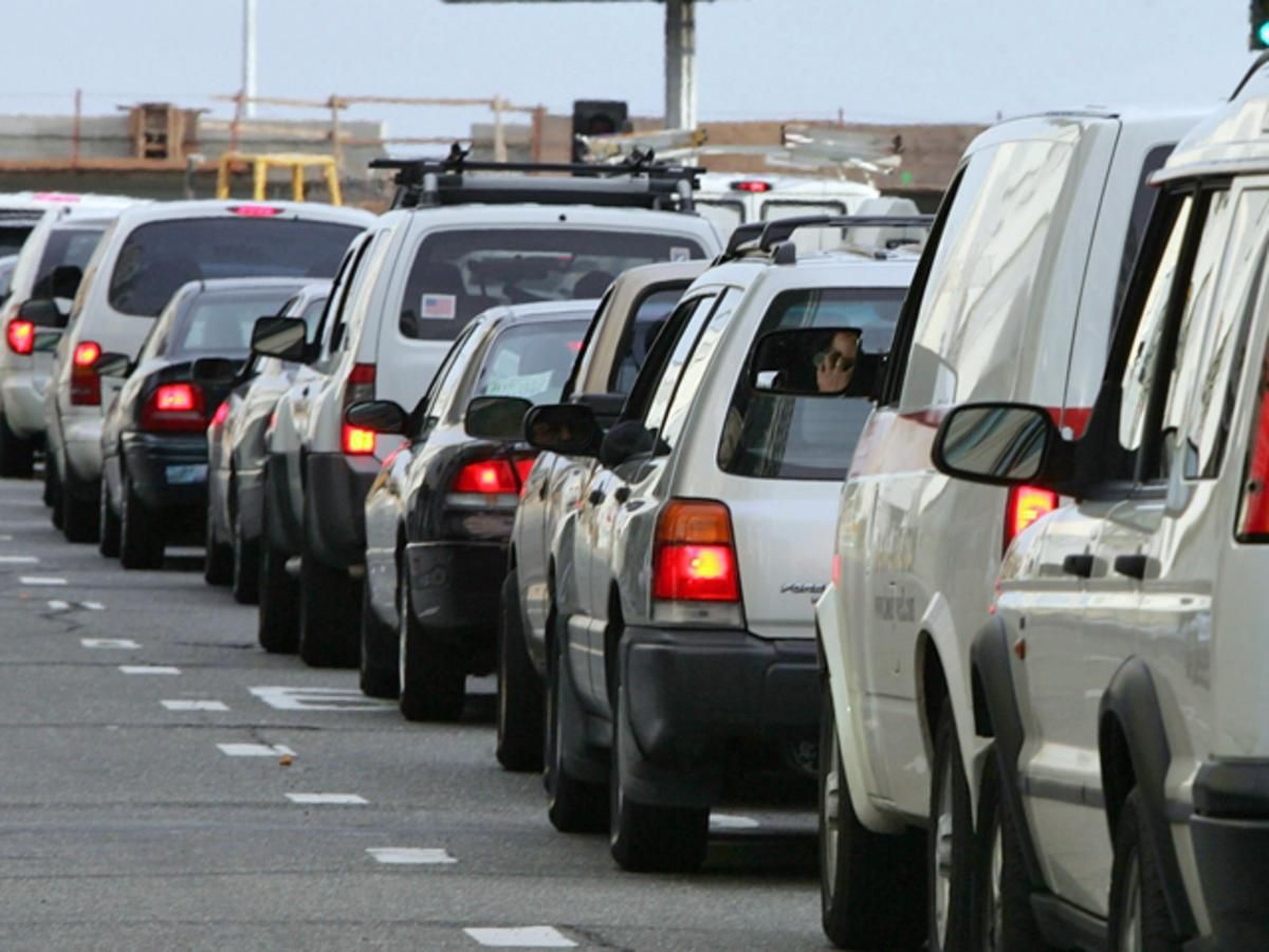 На кордоні України з Польщею та Словаччиною утворились кілометрові черги, – ДПСУ На кордоні України з Польщею та Словаччиною утворились кілометрові черги, – ДПСУ