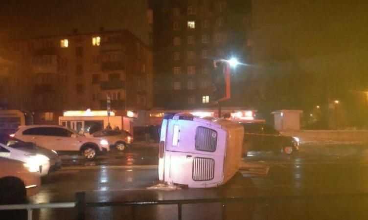 Резонансная авария со "скорой" во Львове: есть пострадавшие Резонансная авария со "скорой" во Львове: есть пострадавшие