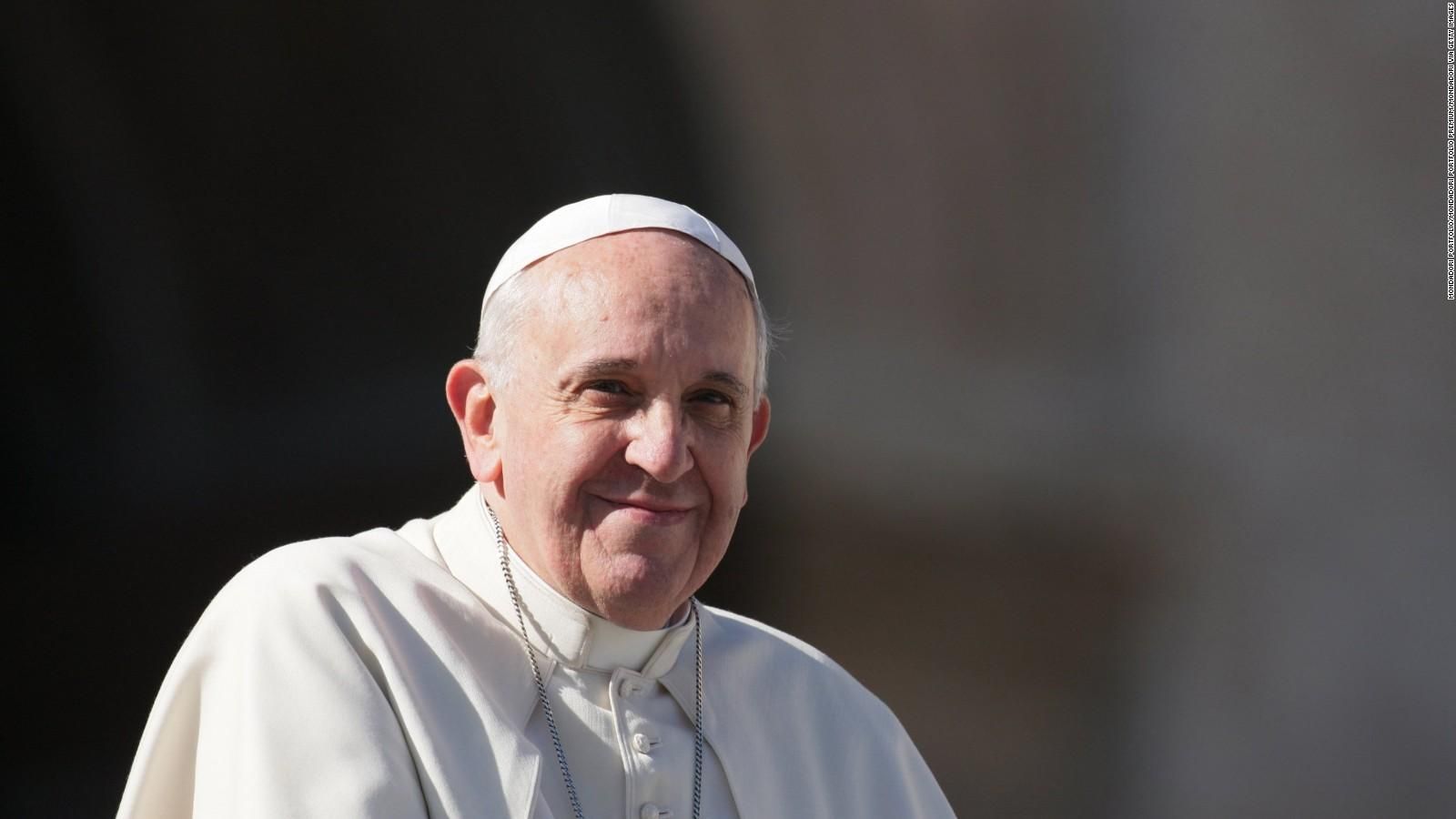 Папа Франциск у різдвяному привітанні побажав миру Україні