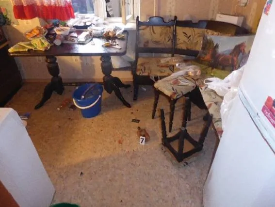 У Києві чоловік вистрибнув із сьомого поверху У Києві чоловік вистрибнув із сьомого поверху