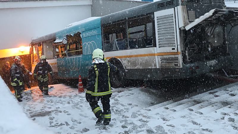 Аварія на Слов'янському бульварі у Москві: з'явилися перші версії причин трагедії 