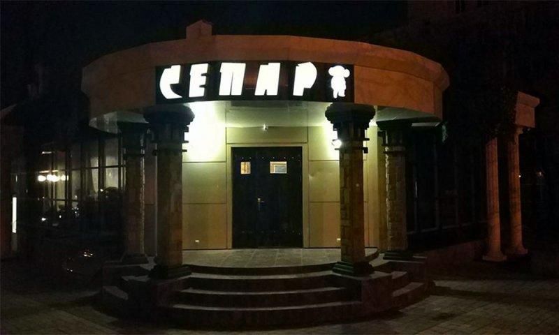 Чебурашка в камуфляжі: в соцмережах знущаються з нового донецького бару "Сєпар"