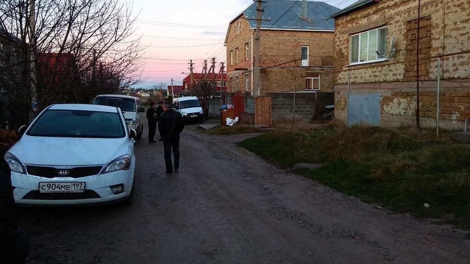 Російські силовики проводять обшуки на кількох вулицях Сімферополя