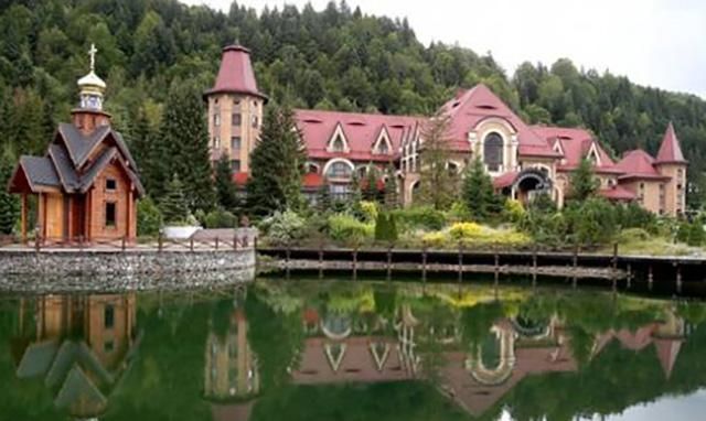 Порошенко відсвяткував католицьке Різдво з Луценком, Турчиновим і Парубієм у Карпатах, – ЗМІ Порошенко відсвяткував католицьке Різдво з Луценком, Турчиновим і Парубієм у Карпатах, – ЗМІ