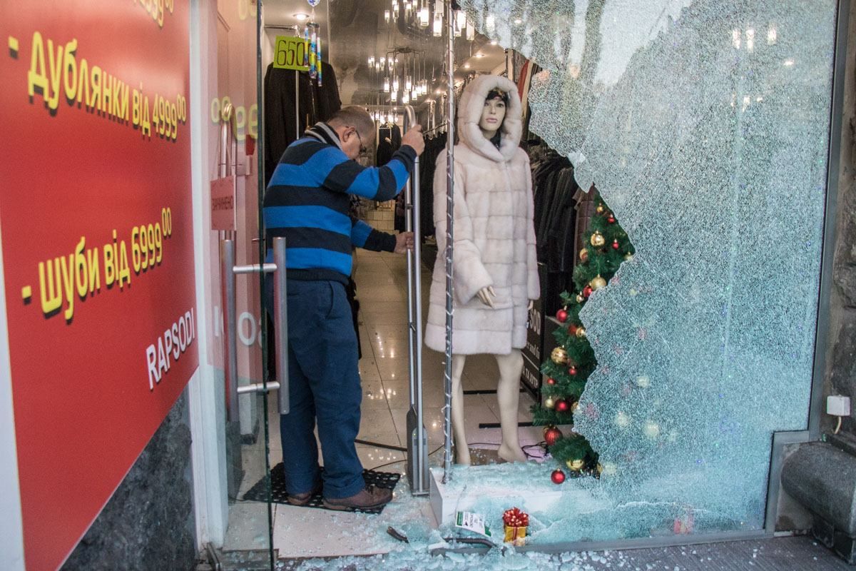 У центрі Києва з елітного магазину вкрали 40 найдорожчих шуб
