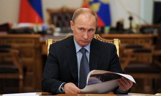 Із Києва до Путіна прямує посилка із зовсім "несвятковими подарунками" Із Києва до Путіна прямує посилка із зовсім "несвятковими подарунками"