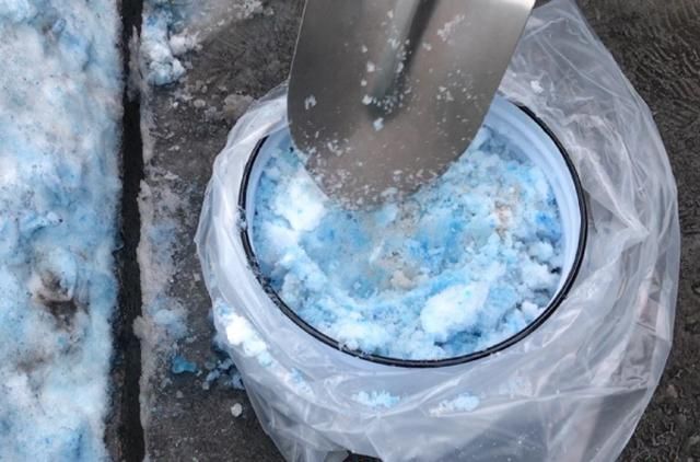 В России выпал синий снег: необычные осадки сняли на фото и видео