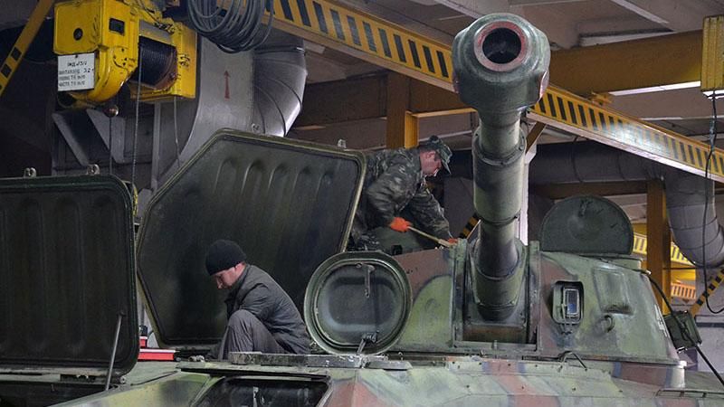 Як військові механіки "зцілюють" техніку: відео Як військові механіки "зцілюють" техніку: відео