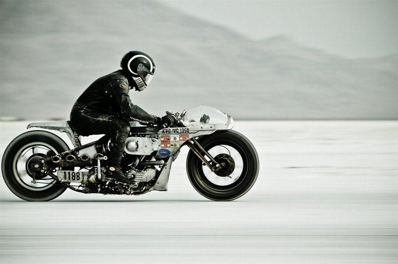 Як виглядає соляне озеро Бонневіль – найвідоміше місце для встановлення наземних рекордів швидкості Як виглядає соляне озеро Бонневіль – найвідоміше місце для встановлення наземних рекордів швидкості