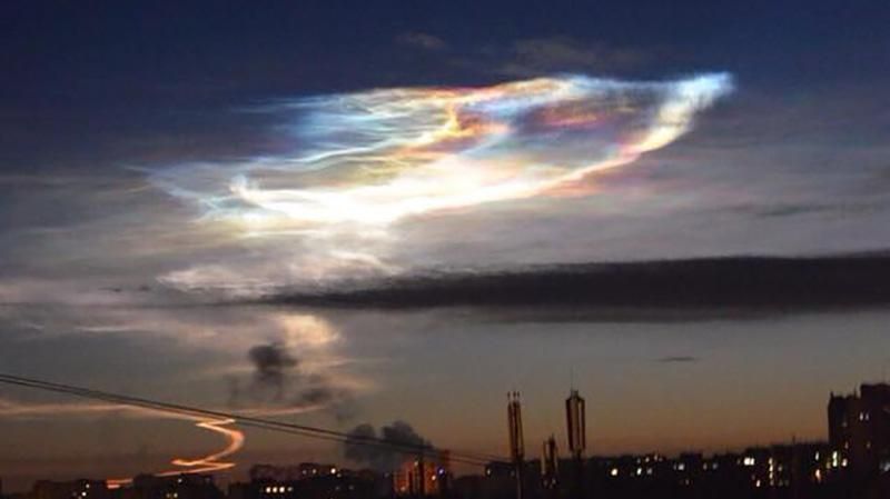 В сети появилось видео невероятного явления, которое наблюдали жители Донбасса В сети появилось видео невероятного явления, которое наблюдали жители Донбасса