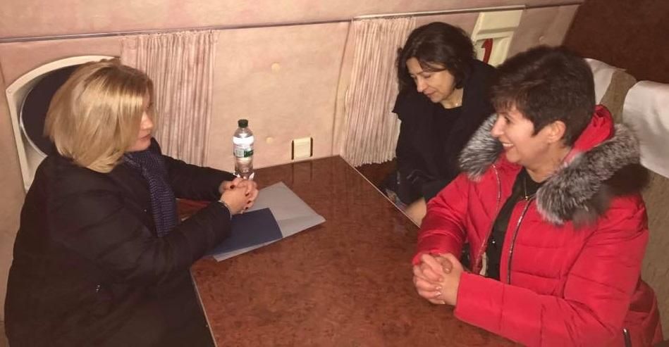 На Донбасс полетела украинская делегация по освобождению заложников На Донбасс полетела украинская делегация по освобождению заложников