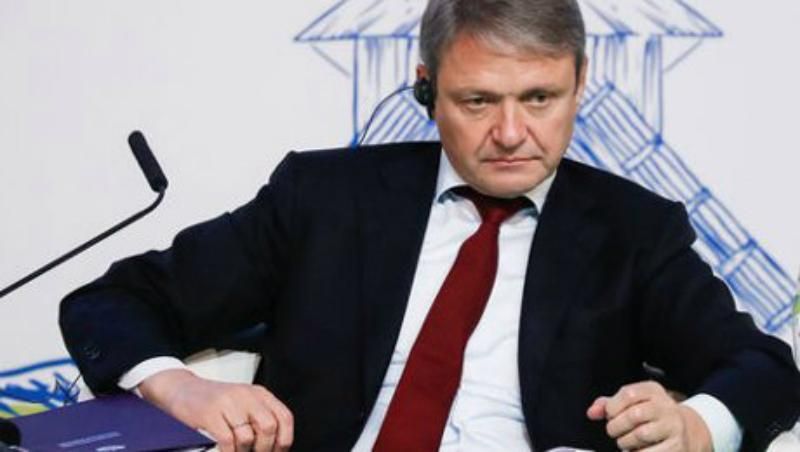 Російський адвокат став захисником громадянина Норвегії, якого РФ обвинуватила у шпигунстві
- 27 грудня 2017 - Телеканал новин 24 Російський адвокат став захисником громадянина Норвегії, якого РФ обвинуватила у шпигунстві
- 27 грудня 2017 - Телеканал новин 24