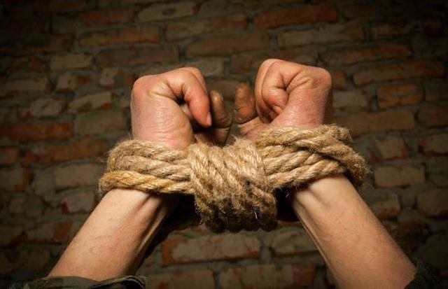 У Москві чоловік зі стріляниною захопив заручників на фабриці: є жертви У Москві чоловік зі стріляниною захопив заручників на фабриці: є жертви