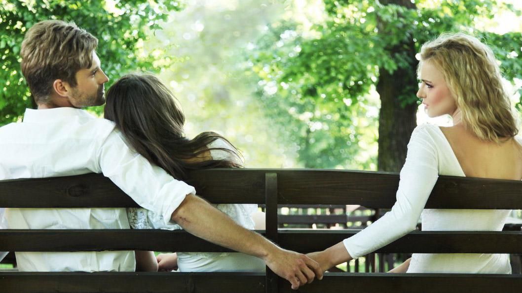 В Турции закрыли сайт знакомств для женатых, которые не хотели "грешить" В Турции закрыли сайт знакомств для женатых, которые не хотели "грешить"