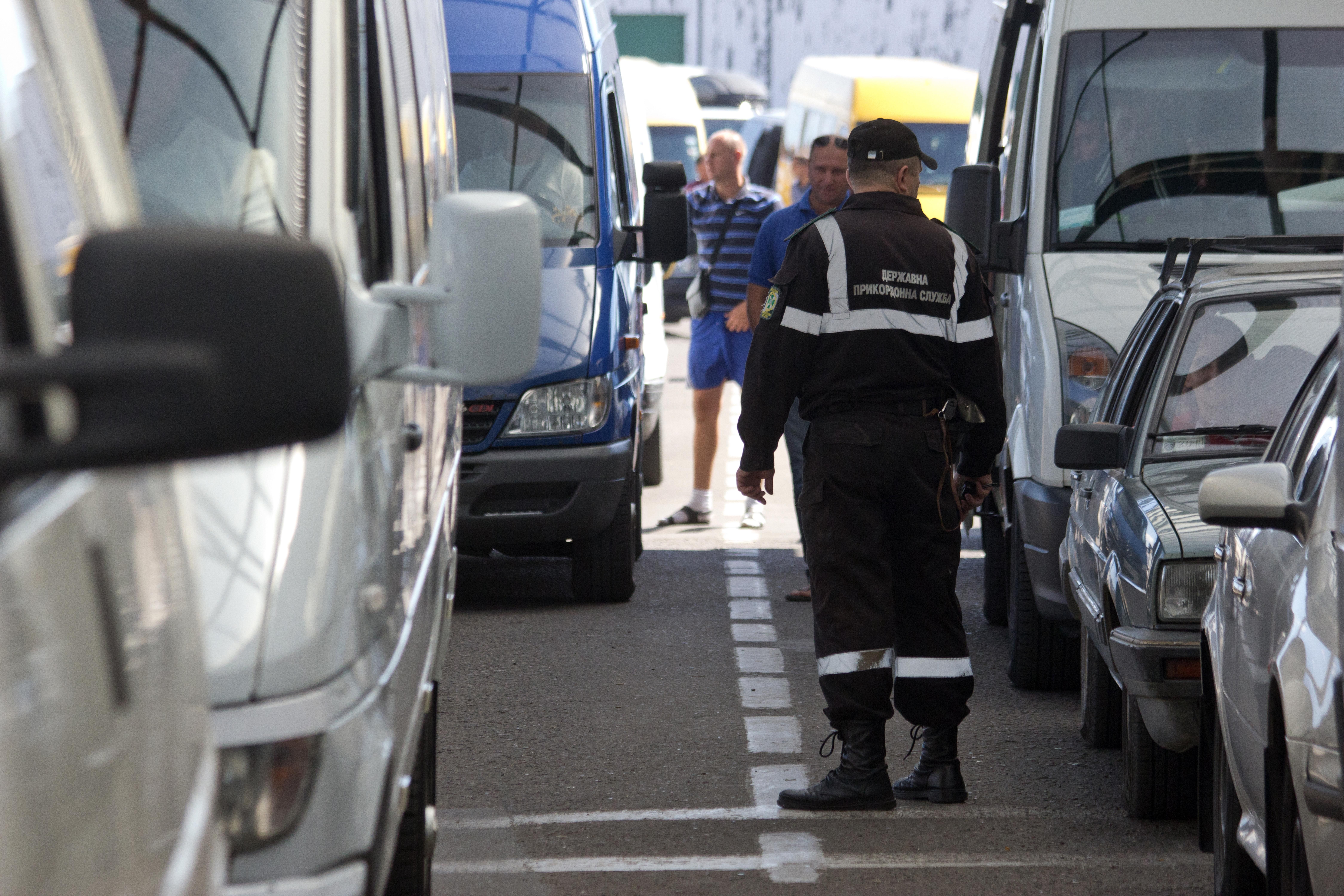 Очереди на границе Украина - Польша: виновник огромной очереди Очереди на границе Украина - Польша: виновник огромной очереди