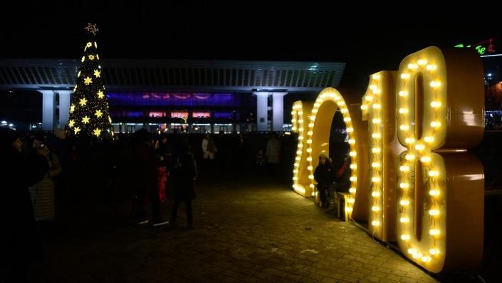 Вогонь повністю знищив головну ялинку Казахстану: відео Вогонь повністю знищив головну ялинку Казахстану: відео