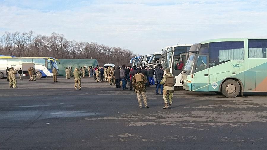 Обмін полоненими: волонтери показали дві промовисті фотографії Обмін полоненими: волонтери показали дві промовисті фотографії