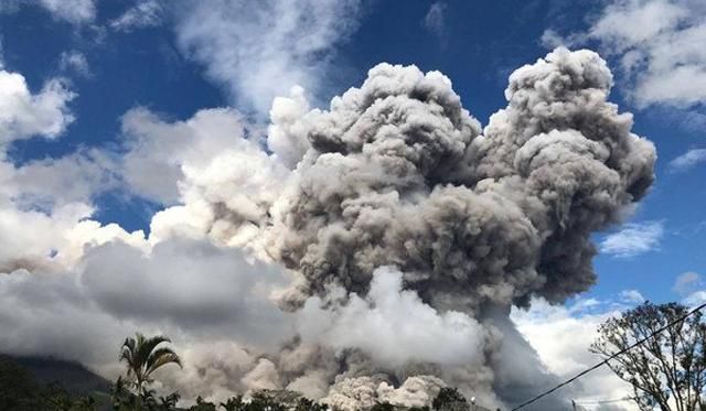 На Суматре началось извержение крупного вулкана: фото и видео с места происшествия На Суматре началось извержение крупного вулкана: фото и видео с места происшествия
